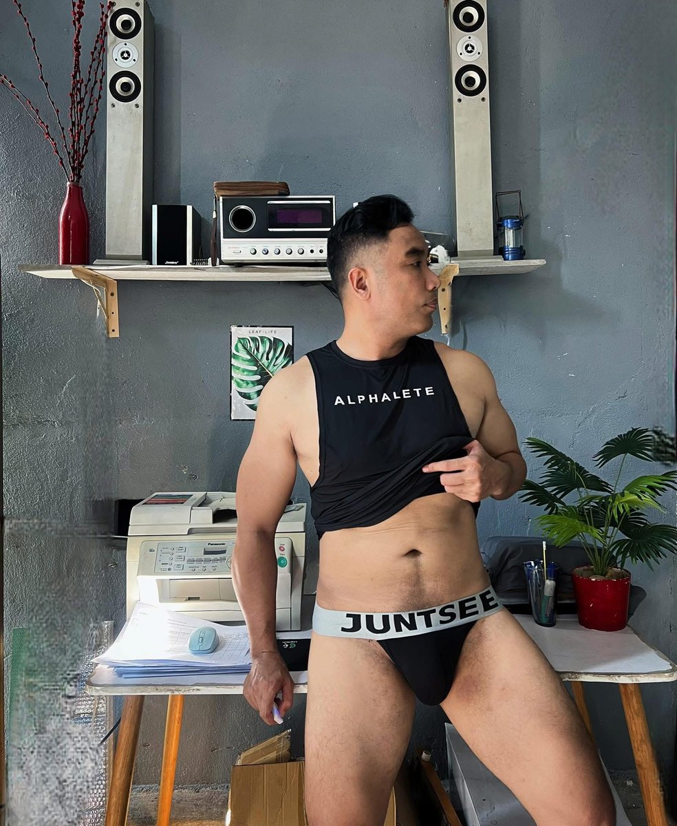 Tuantu4299's tweet photo. Bây giờ tui chỉ cảm động bởi hành động thay vì lời nói... "Động Tui Khu?" https://t.co/O79qiRCMGC