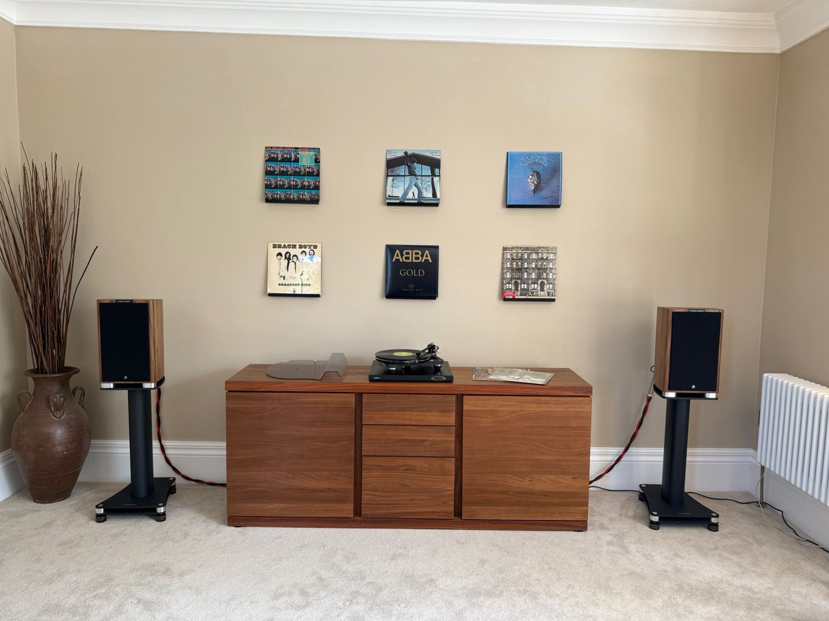 ExpressiveAudio's tweet image. Designing and installing bespoke #HiFi and #HomeCinema systems is our speciality! We create #HomeEntertainment solutions tailored perfectly to you, from small upgrades to a brand-new setup.

Check out some of our recent projects: zurl.co/36ui
#HiFiSystem #Audio #Music