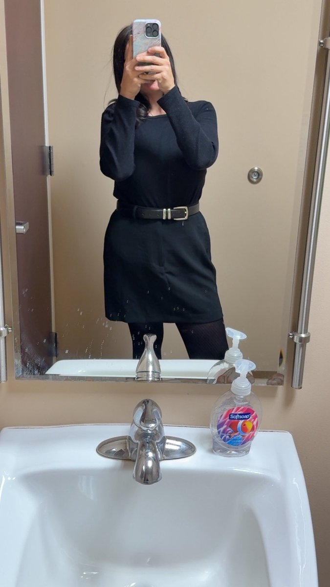 It’s Friday. 

Maybe buy my art so I can have a lil bit of money for the week?

At least I start getting paid next Friday!