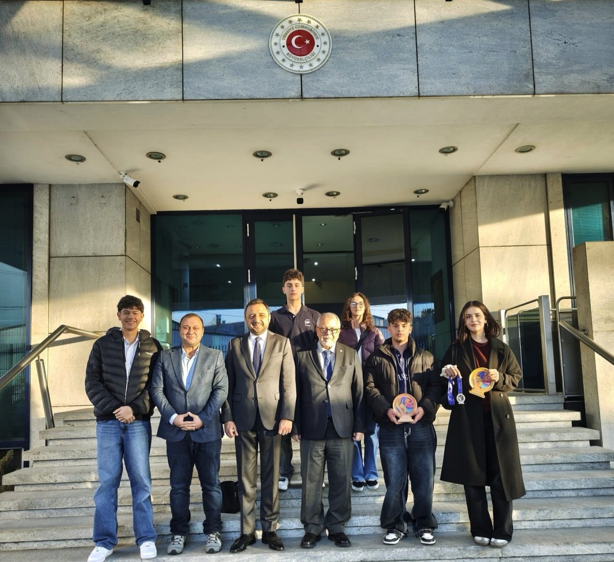 Travnik'te düzenlenen Robotik Turnuvası'nda "Otonom Drone Programlama" kategorisinde 1. ve 3. olan Balikesir İl Millî Eğitim Müdürlügü Robotik Takımı'nı Büyükelçiliğimizde ağırladık.
Öğrencilerimizi tebrik eder, başarılarının devamını dileriz.

<a href="/TC_SaraybosnaBE/">Türkiye in Bosnia and Herzegovina</a>

<a href="/tcmeb/">Millî Eğitim Bakanlığı</a>