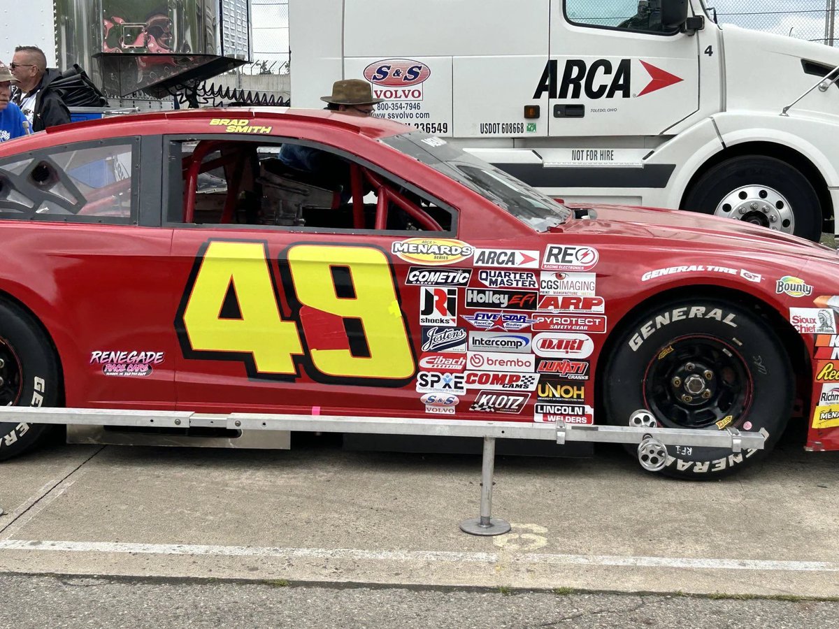 これ同一個体かと思ってたら全く別の車で草
なんでこの仕様被んねん