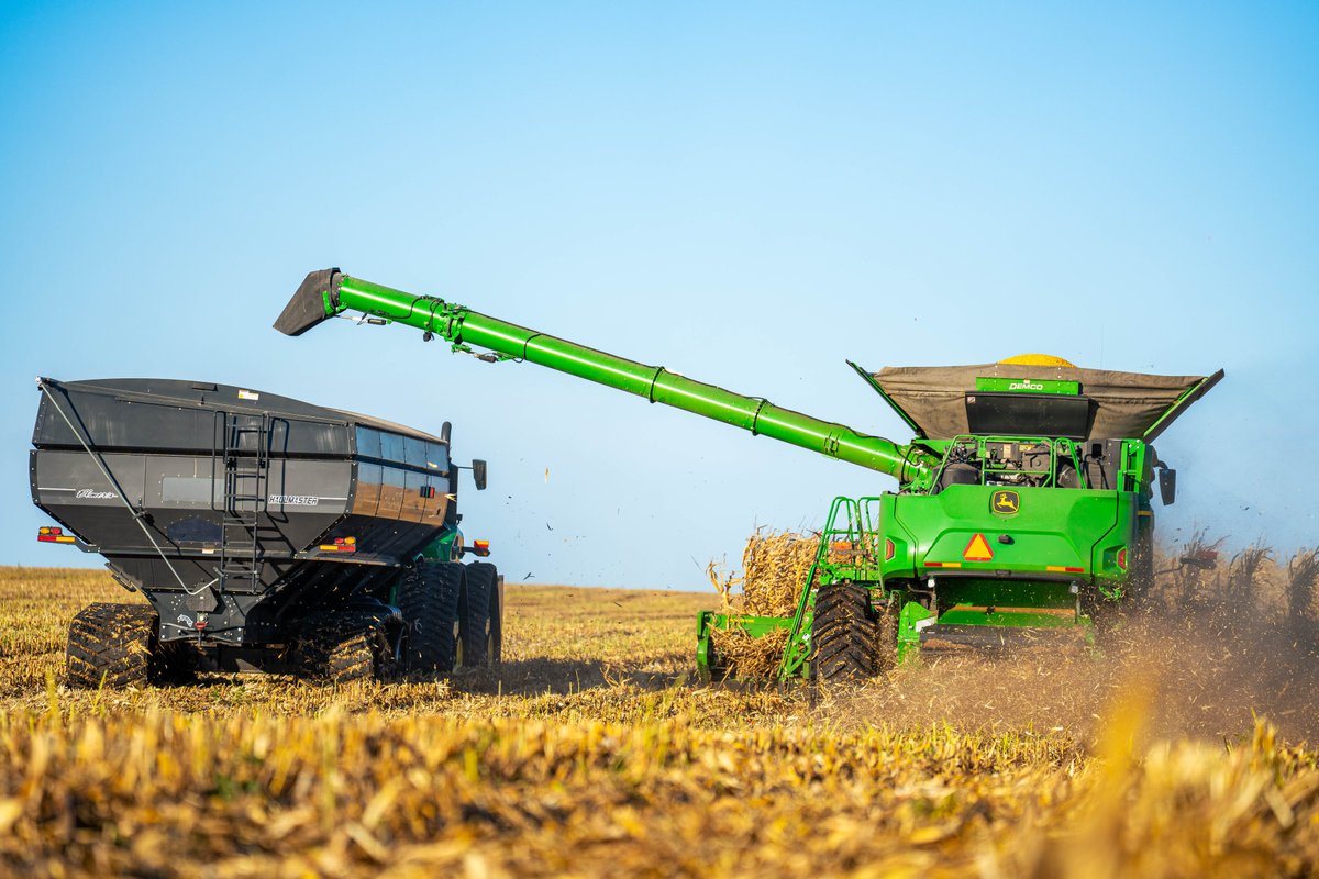 elmersmfg's tweet image. No better duo in the field.
#Harvest25
