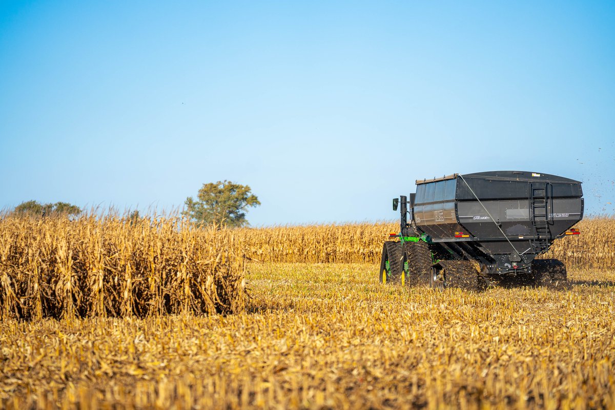 elmersmfg's tweet image. No better duo in the field.
#Harvest25