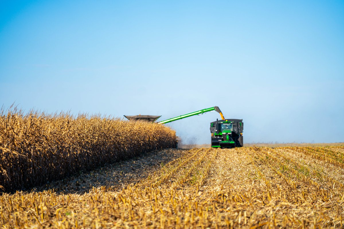 elmersmfg's tweet image. No better duo in the field.
#Harvest25