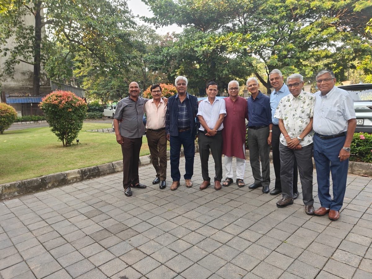 ansumandas202's tweet image. Had a fun filled reminder of Children’s Day with School buddies . We too were children in sixties at D M School, Bhubaneswar. Nothing seemed to have changed for those 3 hours. 😂 Children ‘s Day Greetings !!