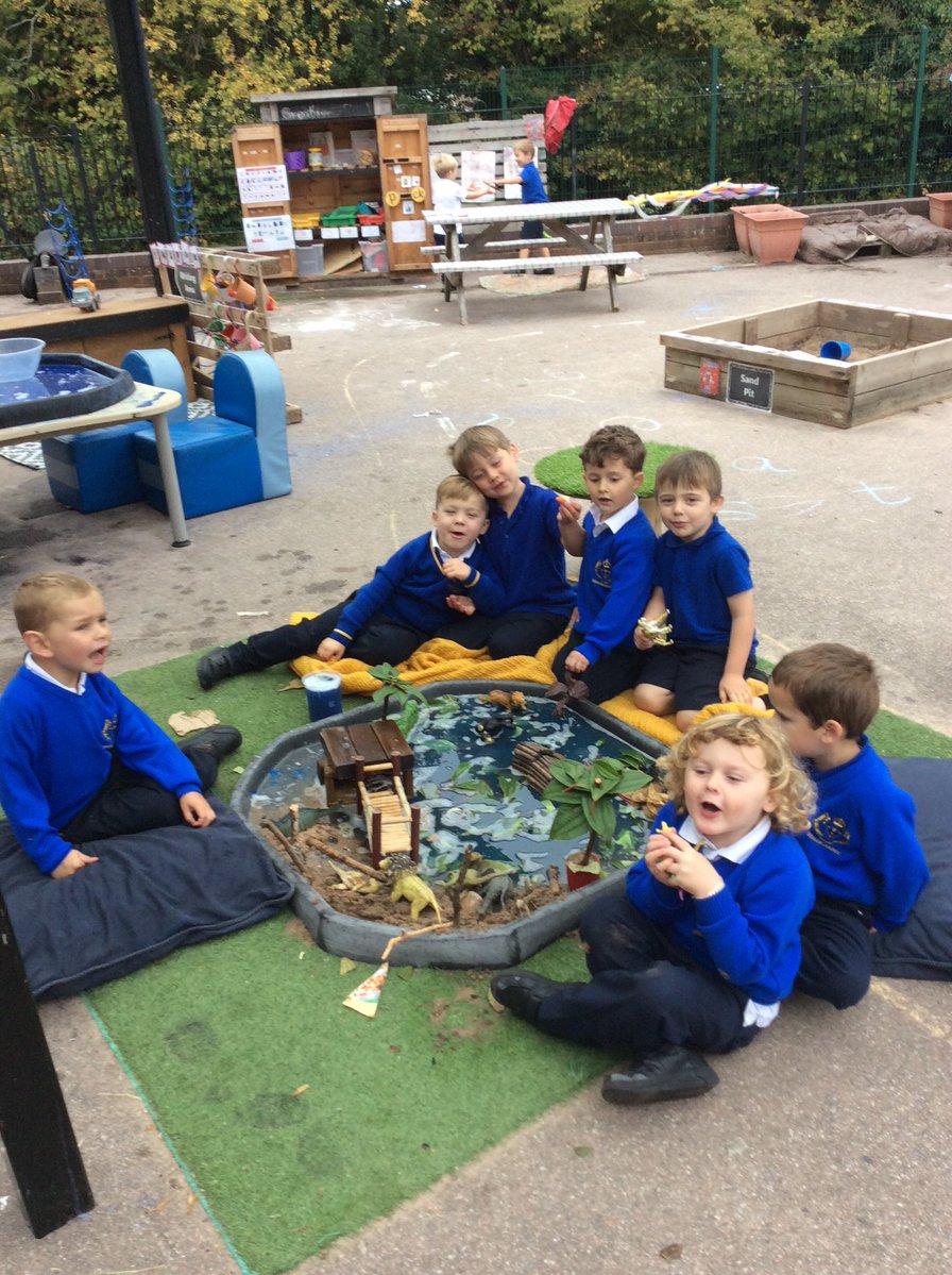 sissinghurstVA's tweet image. Learning  is so much fun in Lion class #sorting #ordering #making