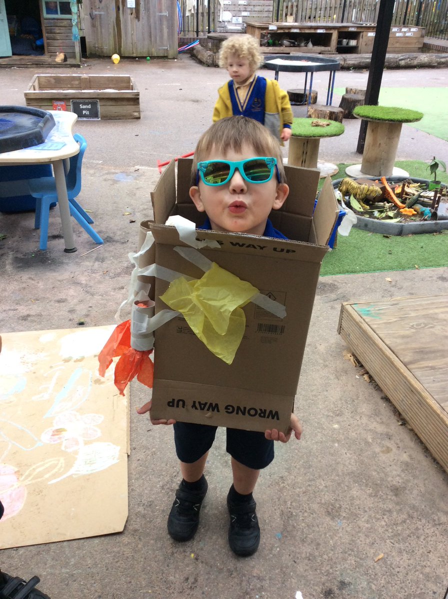 sissinghurstVA's tweet image. Learning  is so much fun in Lion class #sorting #ordering #making