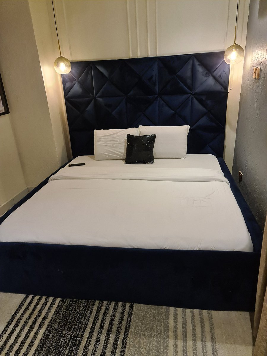 Apartments99's tweet image. Amenities:
✨Smart TV
✨Fast Wi-Fi
✨Netflix
✨Snooker Board
✨Air conditioner 
✨Parking space
✨Fully equipped kitchen
✨24/7 electricity 
✨Housekeeping
✨Security and more

To book, visit: shortlets.the99apartments.com