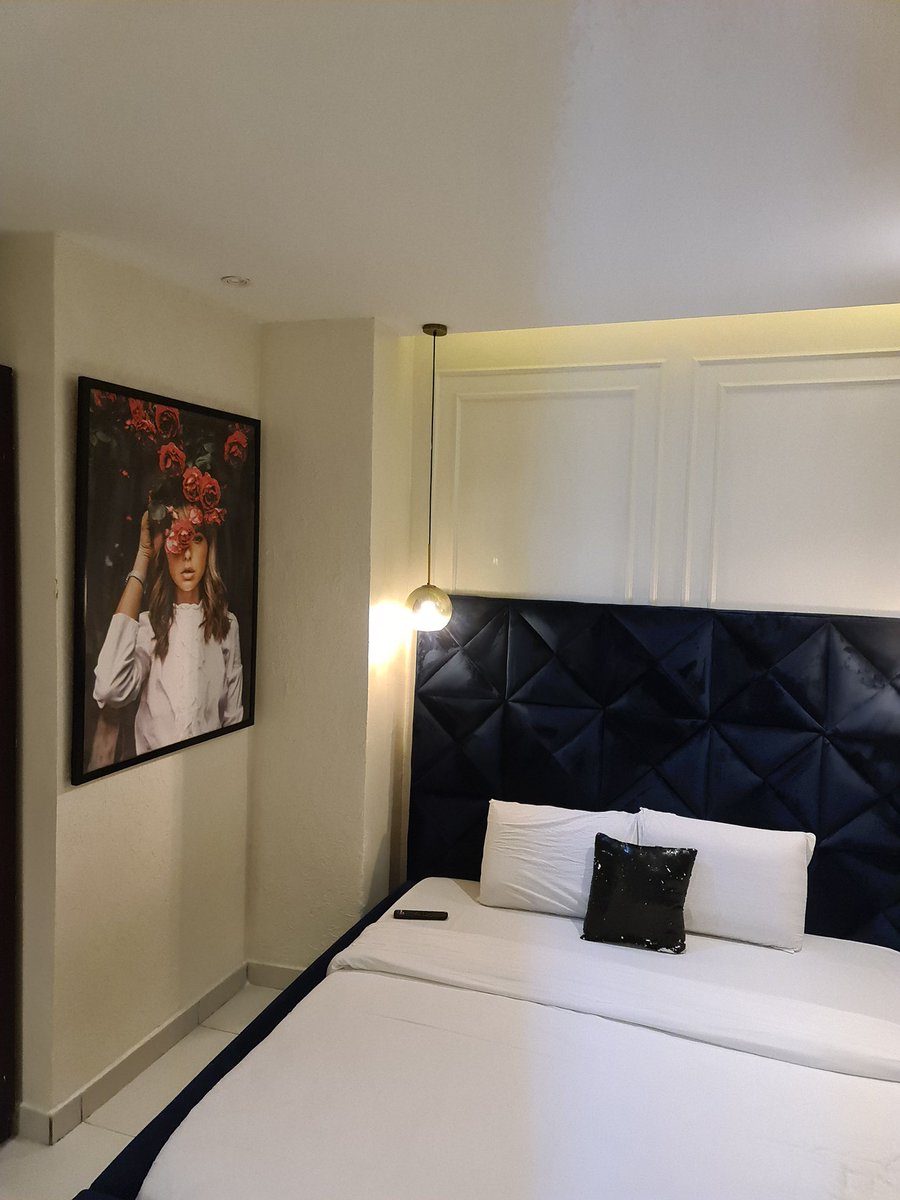 Apartments99's tweet image. Amenities:
✨Smart TV
✨Fast Wi-Fi
✨Netflix
✨Snooker Board
✨Air conditioner 
✨Parking space
✨Fully equipped kitchen
✨24/7 electricity 
✨Housekeeping
✨Security and more

To book, visit: shortlets.the99apartments.com