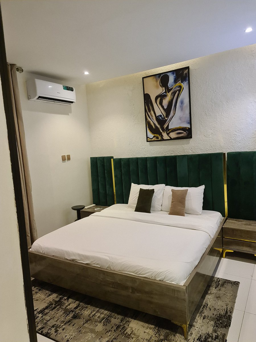 Apartments99's tweet image. Amenities:
✨Smart TV
✨Fast Wi-Fi
✨Netflix
✨Snooker Board
✨Air conditioner 
✨Parking space
✨Fully equipped kitchen
✨24/7 electricity 
✨Housekeeping
✨Security and more

To book, visit: shortlets.the99apartments.com