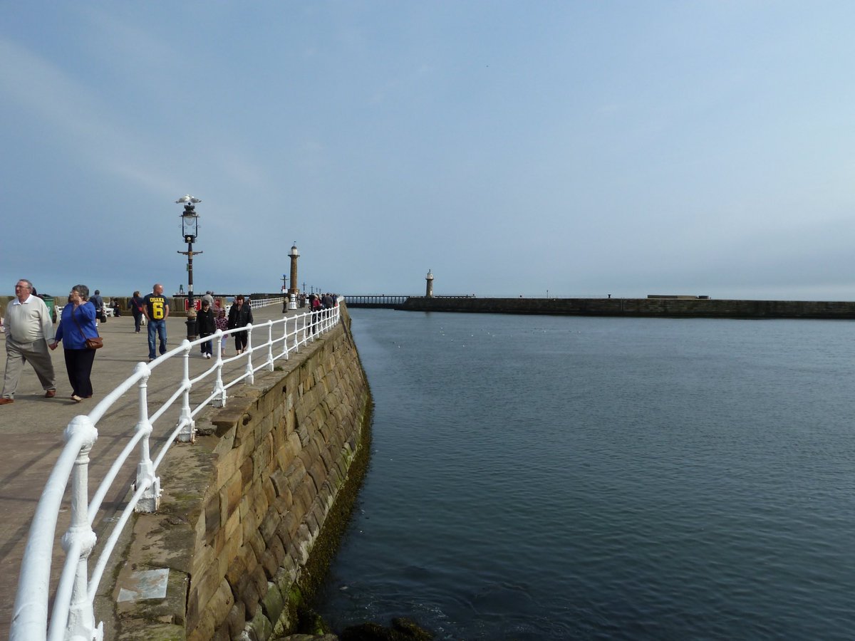 loosemum's tweet image. #PhotographyChallenge #Pier not sure if this is a Pier or a Harbour wall, I’m guessing in Devon or Cornwall taken in 2011.
