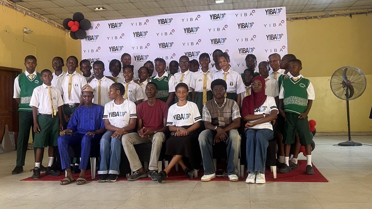 ladicodez's tweet image. Sometimes I think if I knew programming in high school, I’d be way ahead today.
Glad I got to speak to high school students about upskilling + link up with my fellow ex-Microsoft interns. W day fr! 🚀