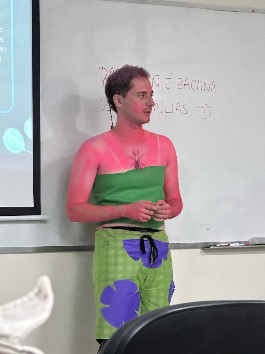 mdudws's tweet image. mais um dia comum de apresentação de estágio na universidade pública