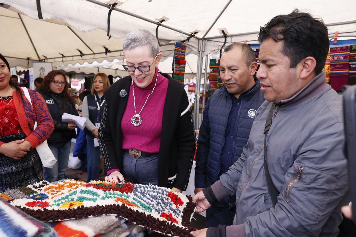 VICEMIPYME's tweet image. La viceministra de Desarrollo de la #MIPYME, Elizabeth Ugalde, acompañó el Décimo Encuentro de Emprendedoras “Con Luz Propia” en Totonicapán, donde 70 mujeres mostraron y vendieron sus productos, recibieron capacitación y fortalecieron sus redes empresariales.