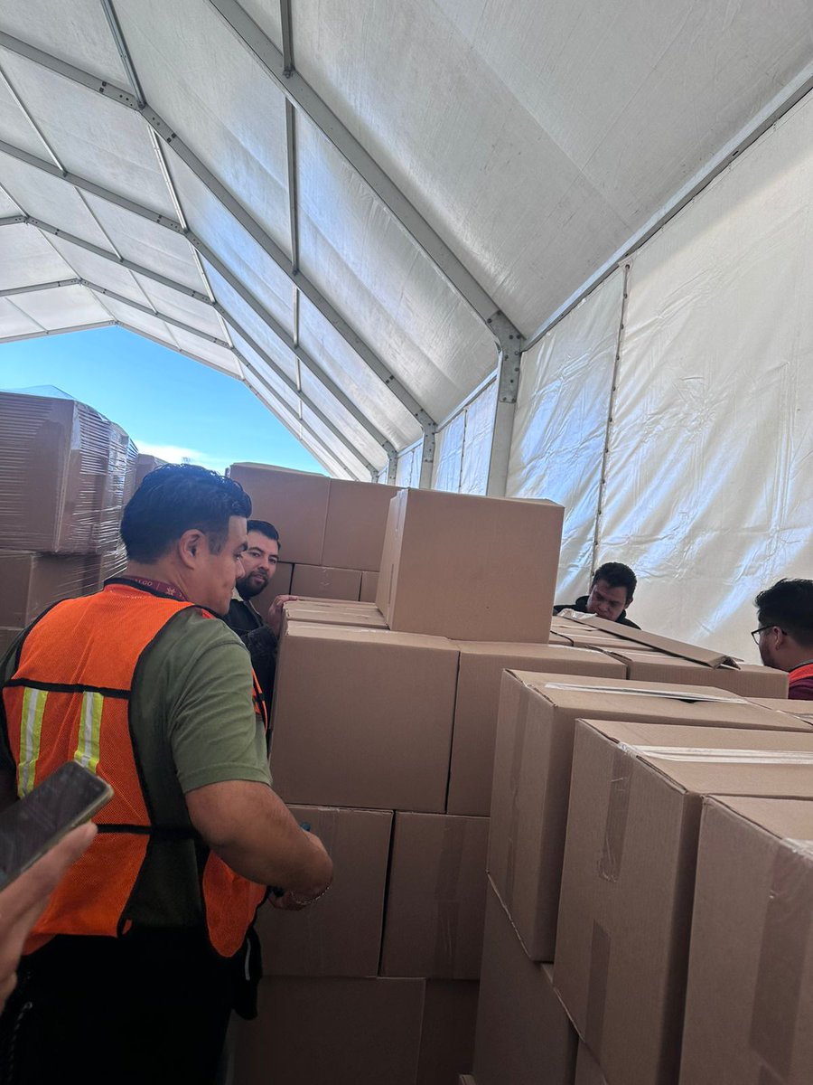 strabajohgo's tweet image. Continuamos en apoyo en las labores de acopio de víveres en apoyo a las familias hidalguenses afectadas por las lluvias registradas en semanas pasadas.
#HidalgoUnido
#PrimeroElPueblo