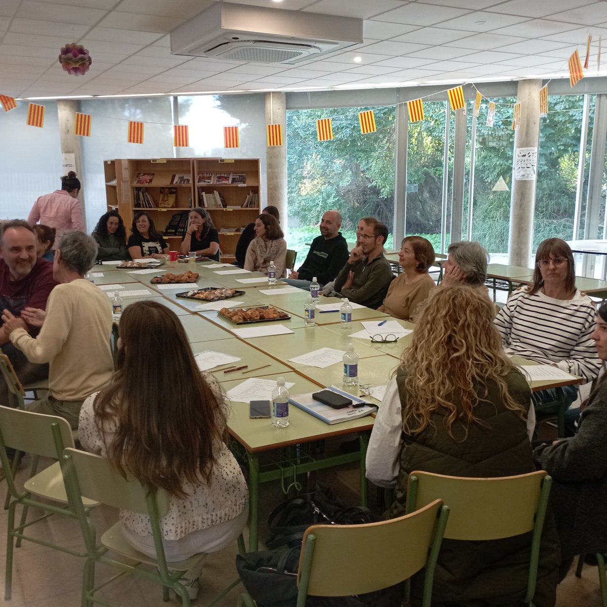 El divendres 7 de novembre vam visitar el CFA Tarragona per dur-hi a terme una jornada d'intercanvi pedagògic. Va ser una trobada molt profitosa i motivadora. El curs passat va ser el professorat del CFA Tarragona qui va visitar el CFA Reus. Donem les gràcies al CFA Tarragona!