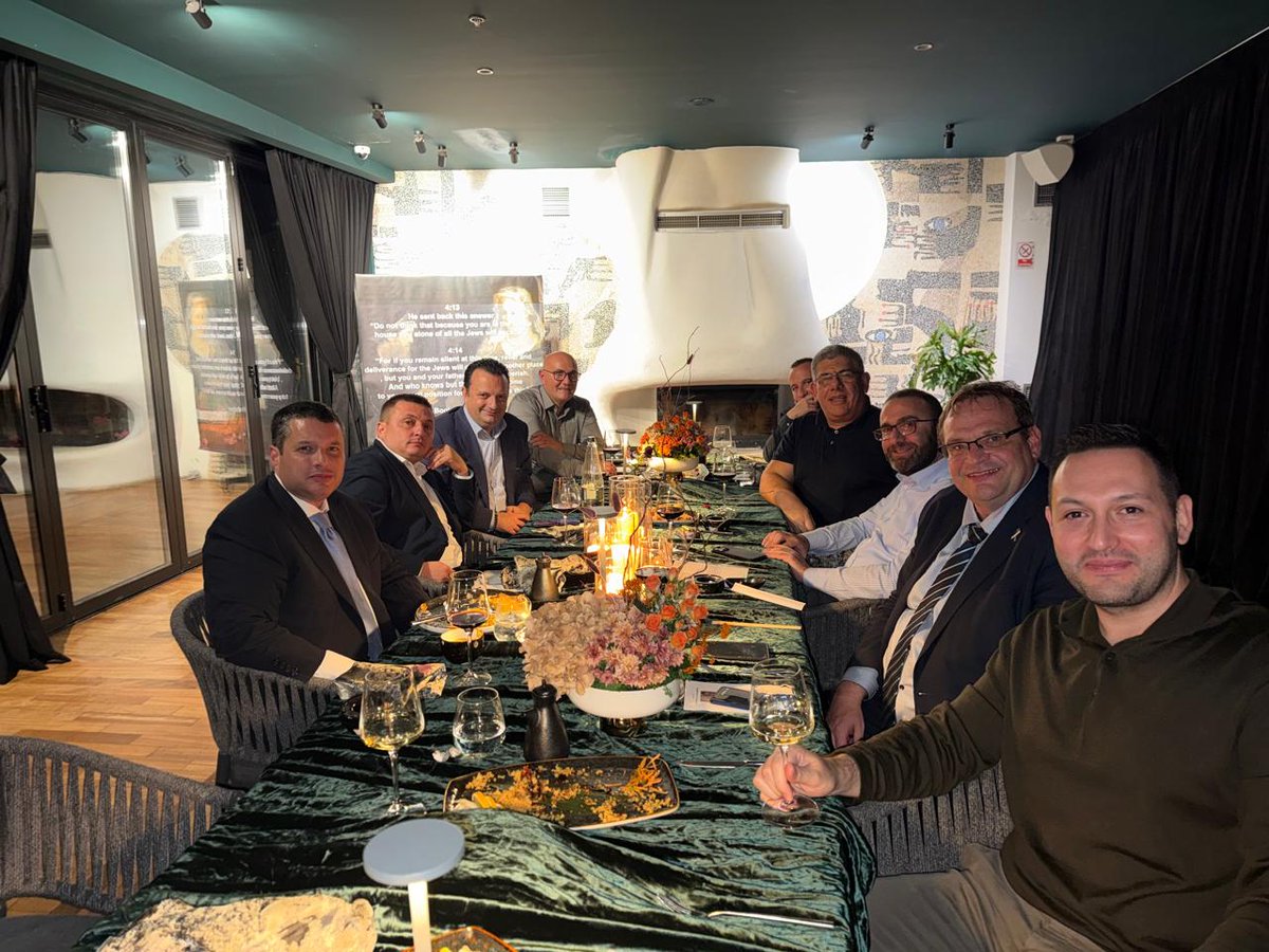 In the evening, we were welcomed by friends, businessmen, artists, and politicians, for meaningful conversations on the situation in both Albania and Israel. 🇦🇱🤝🇮🇱