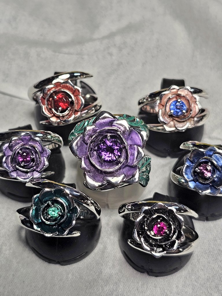 A.G.a.t.e薔薇園？ 大輪の薔薇はザンビア産アメシスト(厳選) 右上から