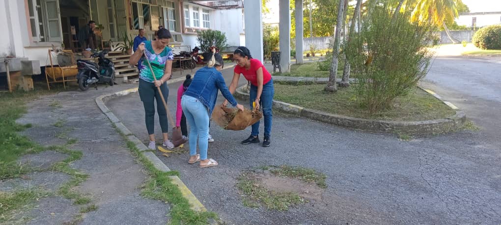 TomasaR89223's tweet image. Continua el #Citma en cambio de labor, apoyando la higienizacion de la #IslaDeLaJuventud , por una #Isla mas limpia, y por una #Salud mas sana, #SenirPinero