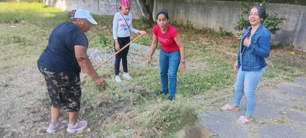 TomasaR89223's tweet image. Continua el #Citma en cambio de labor, apoyando la higienizacion de la #IslaDeLaJuventud , por una #Isla mas limpia, y por una #Salud mas sana, #SenirPinero