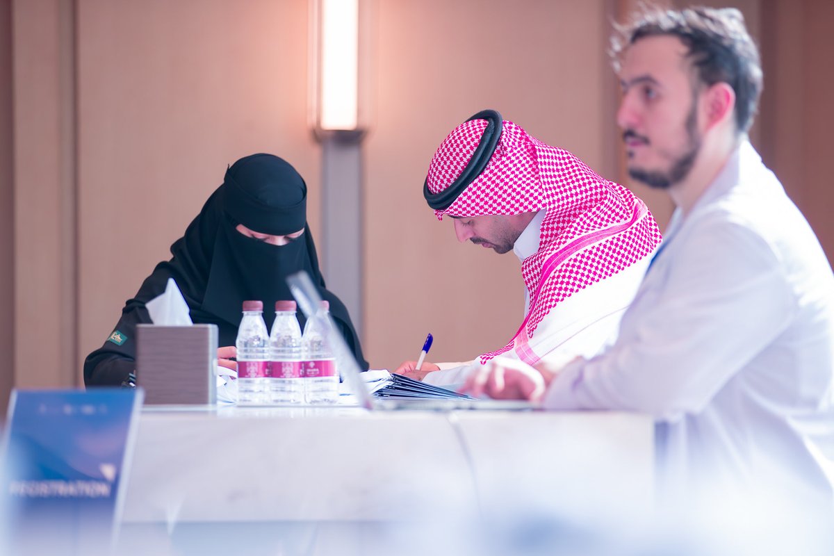 تغطية | 📷
حضور مميز من المهتمين والمتخصصين في اليوم الأول لمؤتمر طب الأسرة الأول بحفر الباطن.
المؤتمر من تنظيم إدارة الصحة العامة وصحة المجتمع في #تجمع_حفرالباطن_الصحي، وبالشراكة مع جمعية بسمة معافى الصحية.  
#مؤتمر_طب_الأسرة_الأول_حفرالباطن2025