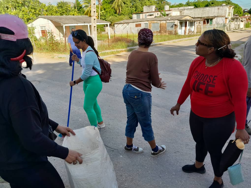 TomasaR89223's tweet image. Continua el #Citma en cambio de labor, apoyando la higienizacion de la #IslaDeLaJuventud , por una #Isla mas limpia, y por una #Salud mas sana, #SenirPinero