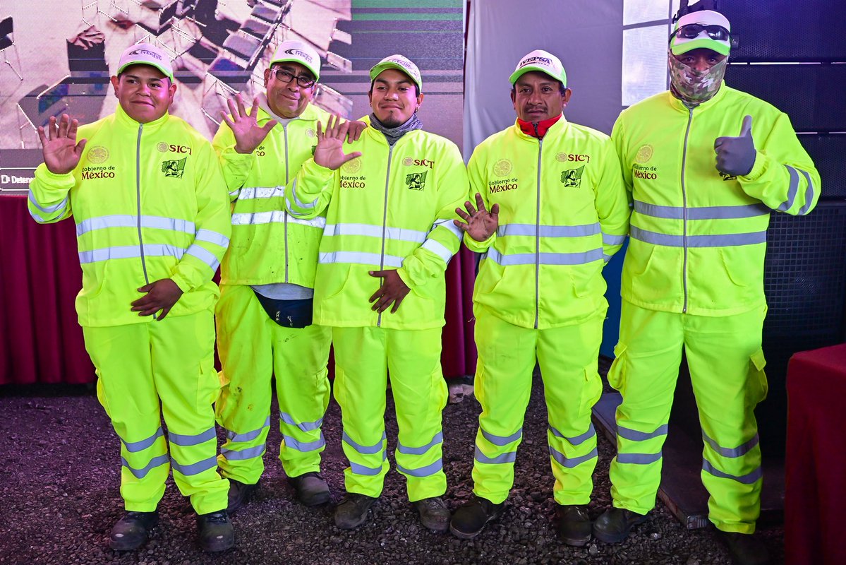 delfinagomeza's tweet image. Esta mañana, desde mi querido #Texcoco, nos enlazamos a la #MañaneraDelPueblo de nuestra Presidenta @Claudiashein donde como parte del Plan Integral del Oriente del Estado de México, se realizó la entrega de tres trenes de pavimentación para los municipios de #Ixtapaluca, #LaPaz…