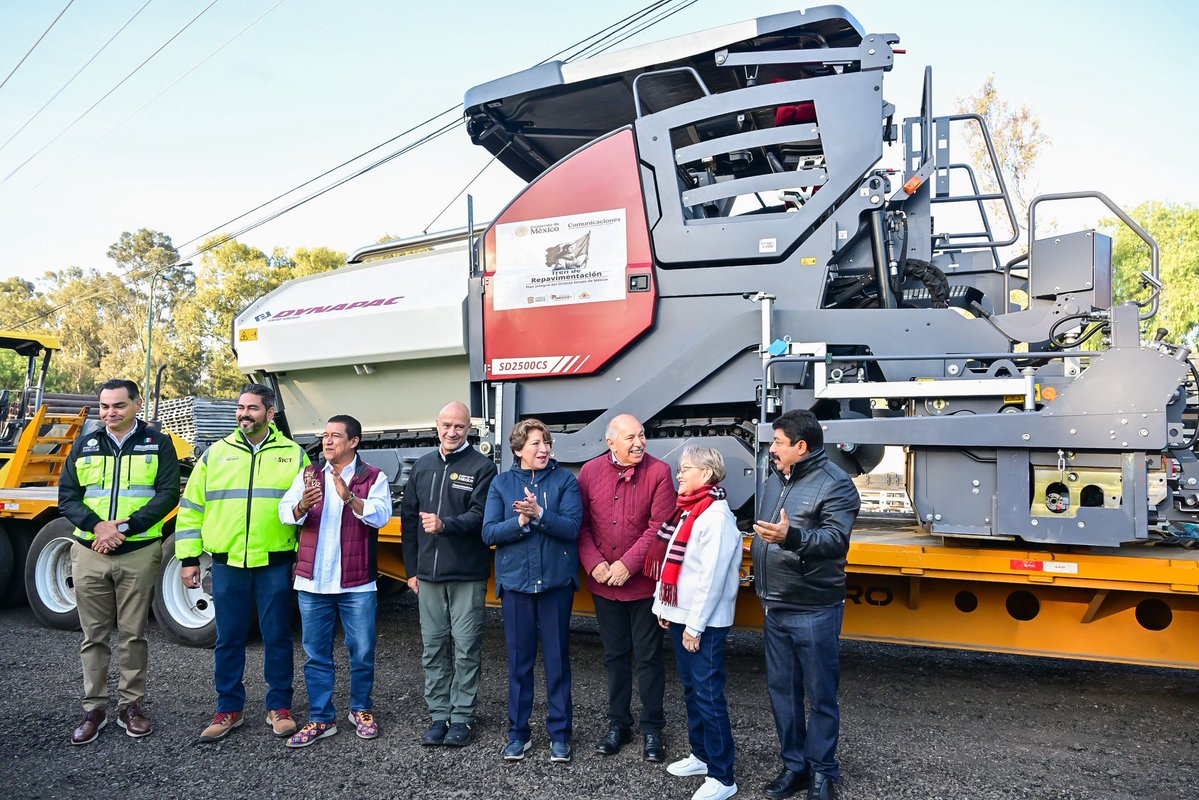 delfinagomeza's tweet image. Esta mañana, desde mi querido #Texcoco, nos enlazamos a la #MañaneraDelPueblo de nuestra Presidenta @Claudiashein donde como parte del Plan Integral del Oriente del Estado de México, se realizó la entrega de tres trenes de pavimentación para los municipios de #Ixtapaluca, #LaPaz…