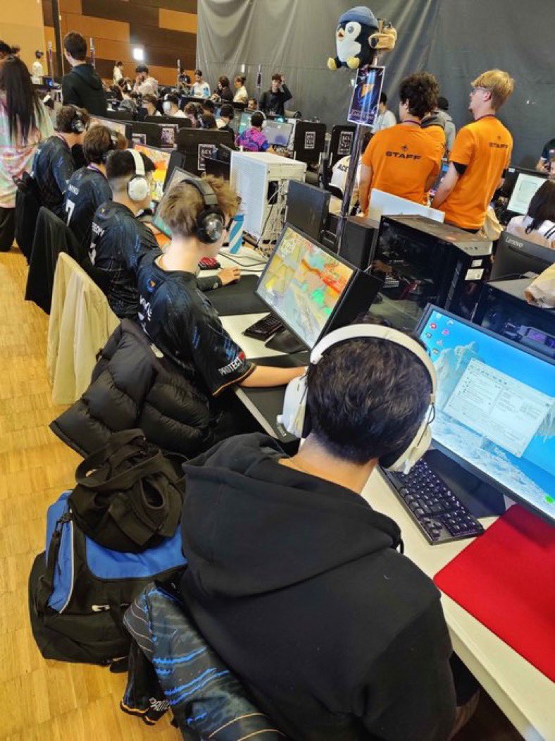 NyKuVLR's tweet image. 👋Avec @CoubertinEsport on recherche un dernier joueur pour notre Roster 1 

- Immo3/Radiant
- Flex/Reveal de préférence
- On a grave faim du jeu et on veut vraiment passer un cap ensemble 😁 

On cherche un profil de notre age (entre 16 et 19 ans), on est encadré par @JibrilSRG…