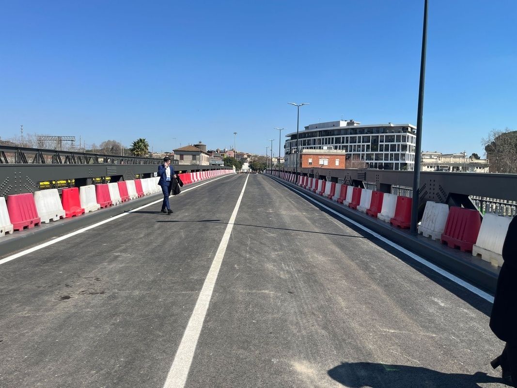 🔴#Lavori | #Roma 

❗Divieti e #chiusure su Ponte dell'Industria e Via del Porto Fluviale per lavori di manutenzione

📌Dalle 22:00 del 13 alle 6:00 del 24 #novembre, fascia oraria 22/6, eccetto le notti del 14 e 15 novembre

ℹ️ buff.ly/eW9J4ku

<a href="/Emergenza24/">Emergenza24</a> | #Lucevede