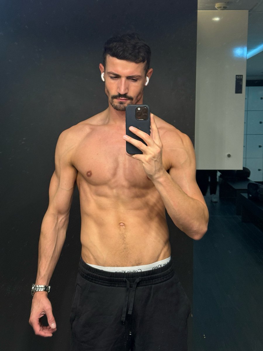 thatsmilan's tweet photo. 💪🏼💦👅 https://t.co/tE6TMvwLWf