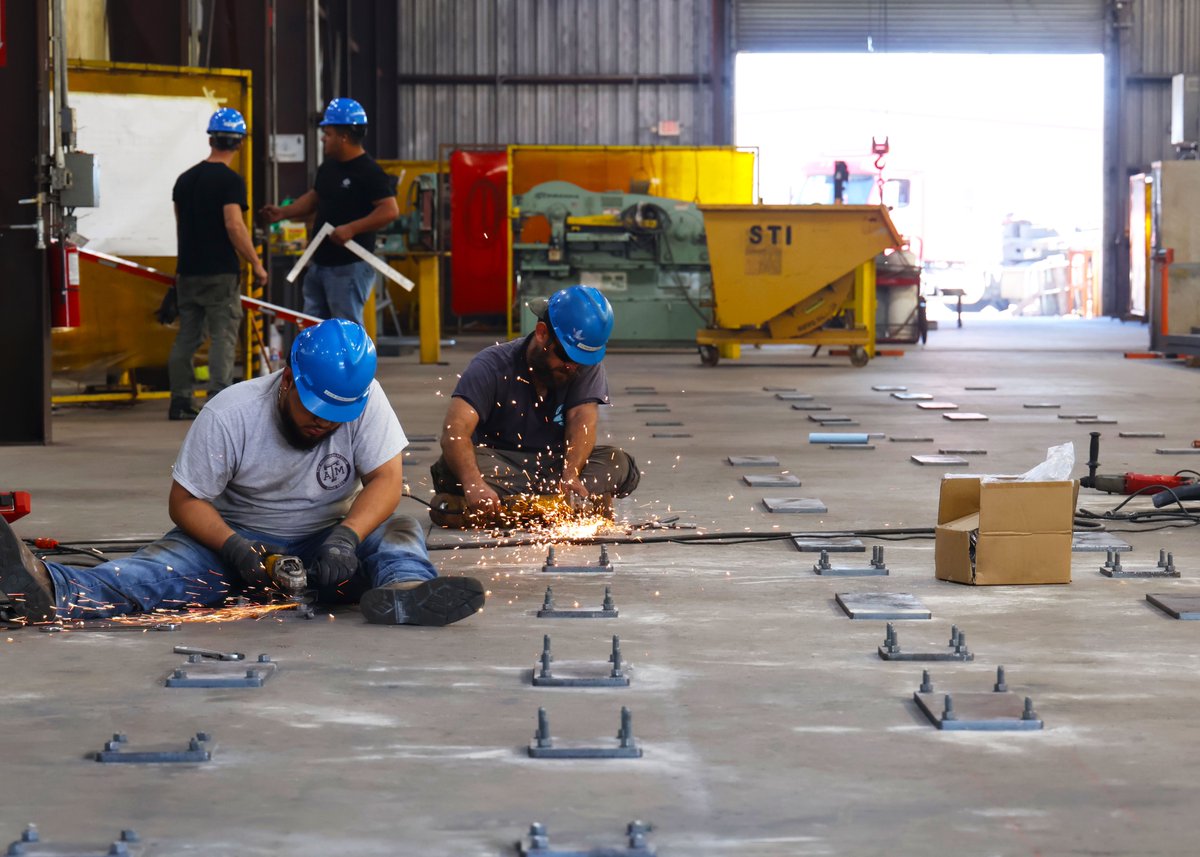 emiproductshtx's tweet image. Big things are in the works at EMI!
More capability is coming with the installation of an additional production equipment.
#solutiondriven #NewToolDay #installation #steelfabrication