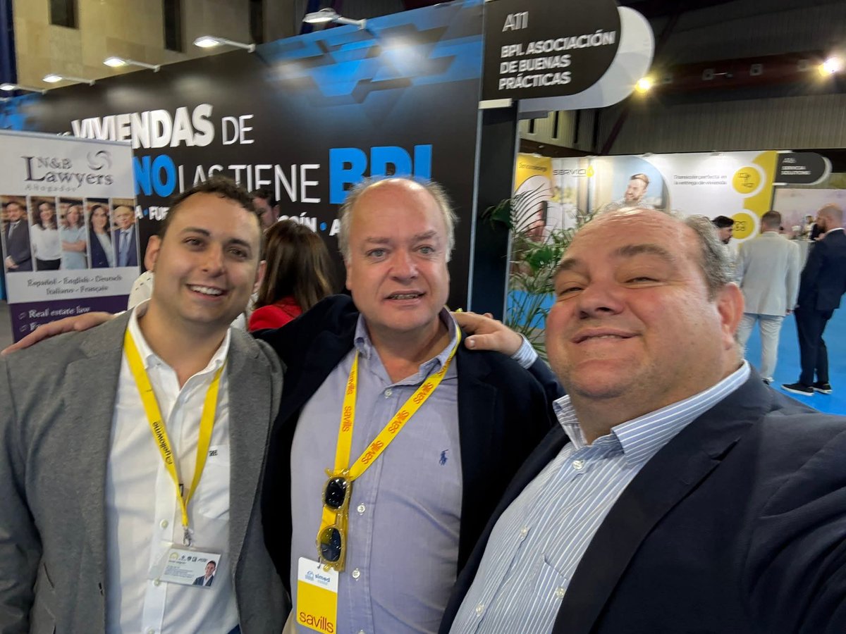 JuandePeramos's tweet image. Otro Salón #Inmobiliario del Mediterráneo más... y van 21... con magníficos compañeros que son amigos en @SimedMalaga #SectorInmobiliario #SIMED