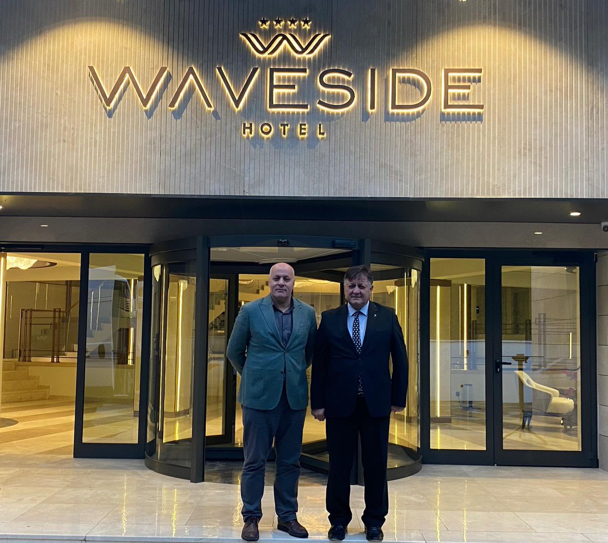 İl Kültür ve Turizm Müdürümüz Sayın Uğur Toparlak, WAVESIDE HOTEL Müdürü Sn. Ayhan ADNA’yı ziyaret etti. Misafirperverliğinden dolayı kendisilerine teşekkür ederiz.