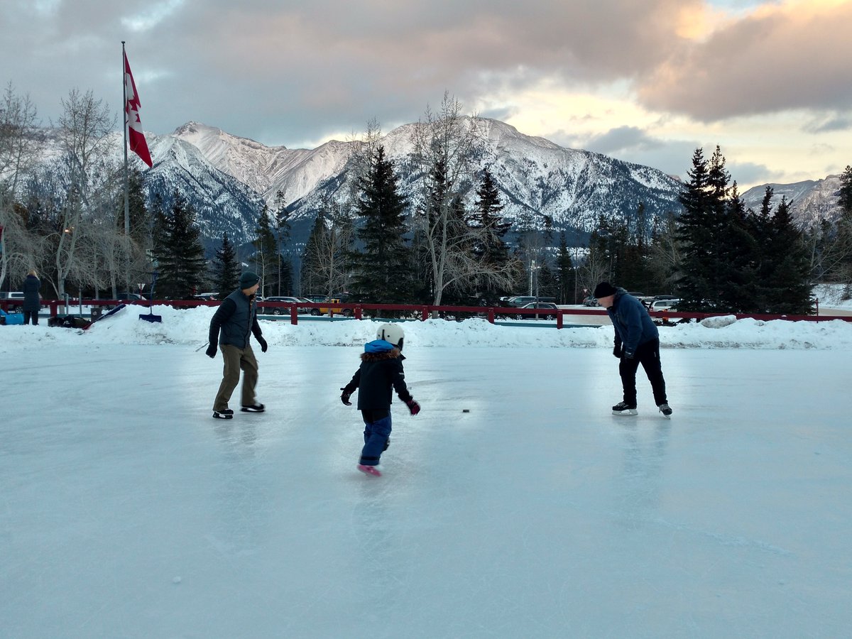 Albertaparks's tweet image. Who’s ready to glide, ride, or slide this winter? With more than 65 kilometres of groomed machine-made or natural snow trails, skating rink, fat bike trails, biathlon range, and cozy day lodge, the Canmore Nordic Centre is your go-to winter destination. ❄️⛷️