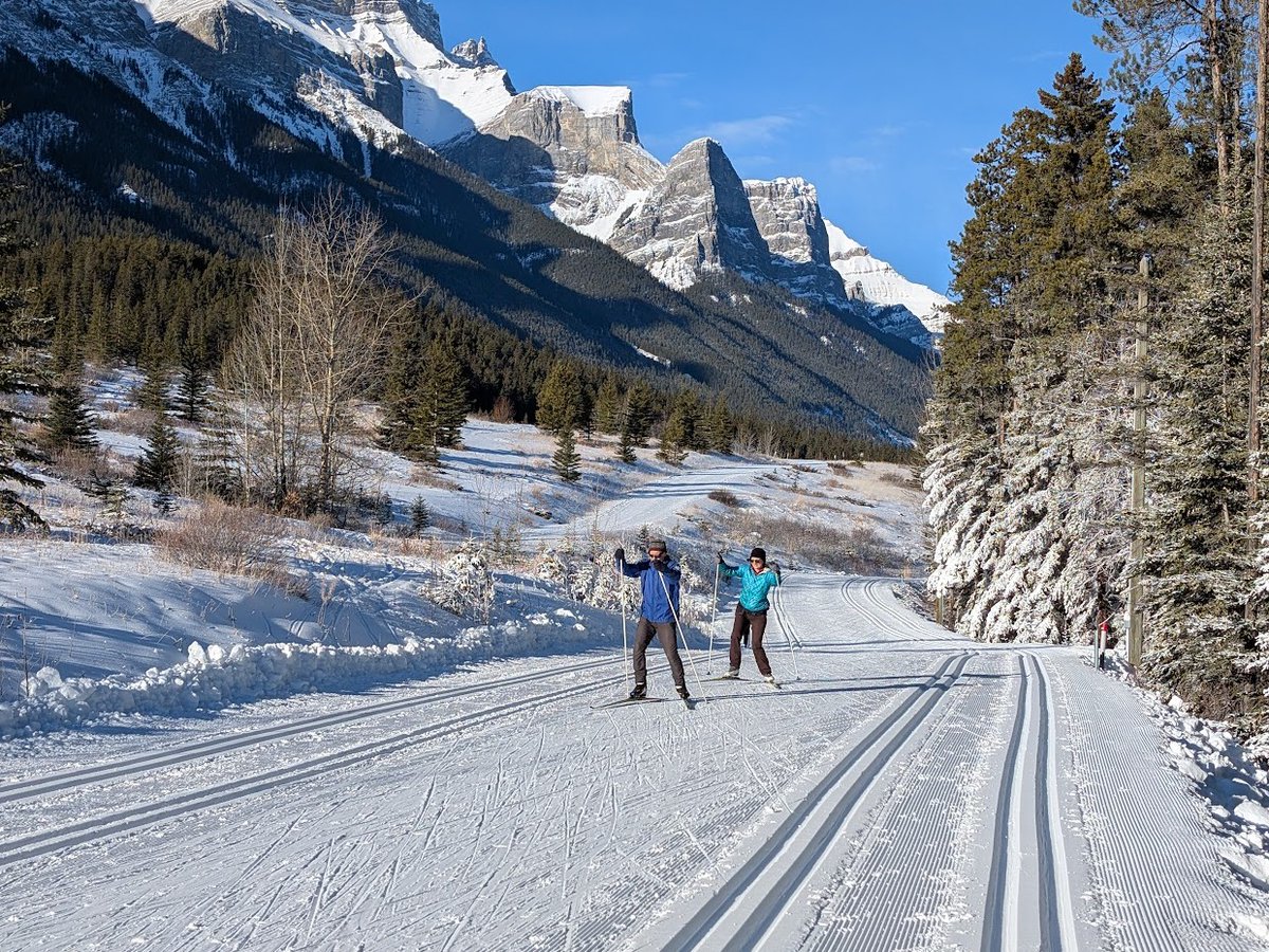 Albertaparks's tweet image. Who’s ready to glide, ride, or slide this winter? With more than 65 kilometres of groomed machine-made or natural snow trails, skating rink, fat bike trails, biathlon range, and cozy day lodge, the Canmore Nordic Centre is your go-to winter destination. ❄️⛷️