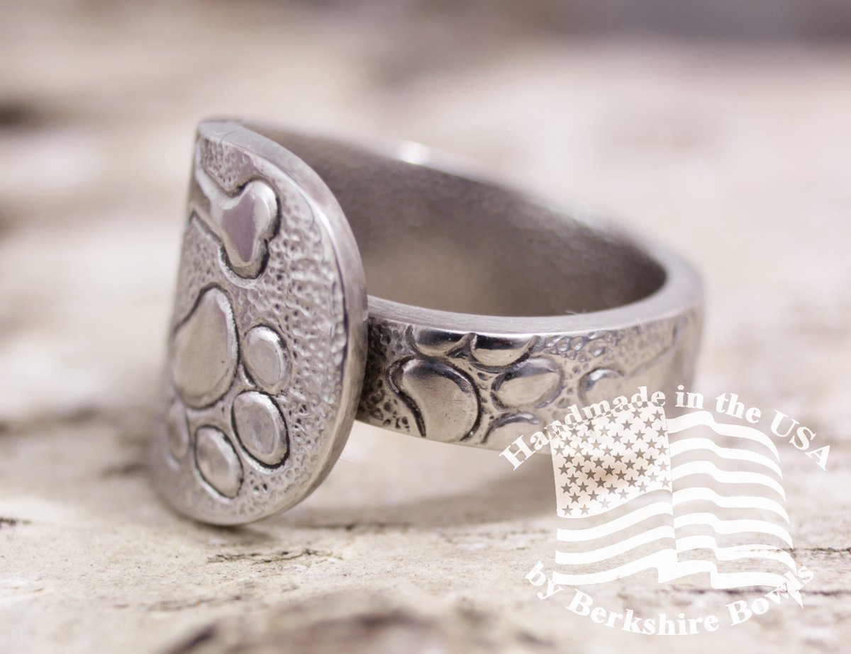berkshirebowls's tweet image. Another great #spoon #ring headed out!  Make sure you get your ode to your #pooch in time for #Christmas! Order today!  berkshirebowls.etsy.com/listing/182703… #handmade #spoonring #rings #handmadejewelry #petlovergift #petlover #christmasgift #gifts #etsyhandmade #etsy #etsyseller #etsyfinds