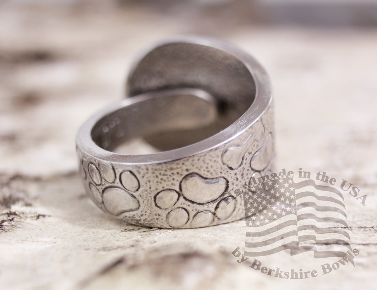 berkshirebowls's tweet image. Another great #spoon #ring headed out!  Make sure you get your ode to your #pooch in time for #Christmas! Order today!  berkshirebowls.etsy.com/listing/182703… #handmade #spoonring #rings #handmadejewelry #petlovergift #petlover #christmasgift #gifts #etsyhandmade #etsy #etsyseller #etsyfinds