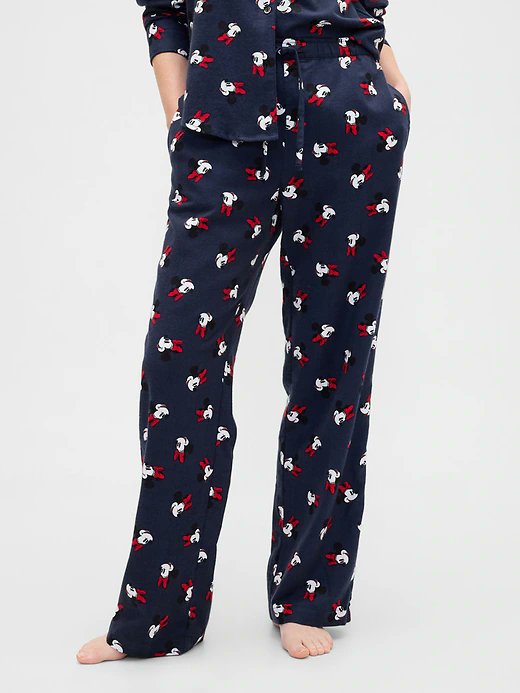 Shoshi's tweet image. Daddy’s Cozy Pick: GAP × Disney Flannel PJ Pants 💤

Soft flannel, adjustable waist, and a playful Mickey &amp;amp; Minnie print. Perfect for chill nights, cuddle nights… or no-pants nights.

Shop here ➜ mavely.app.link/e/GTmHW7291Xb

#daddysdeals #pajamas