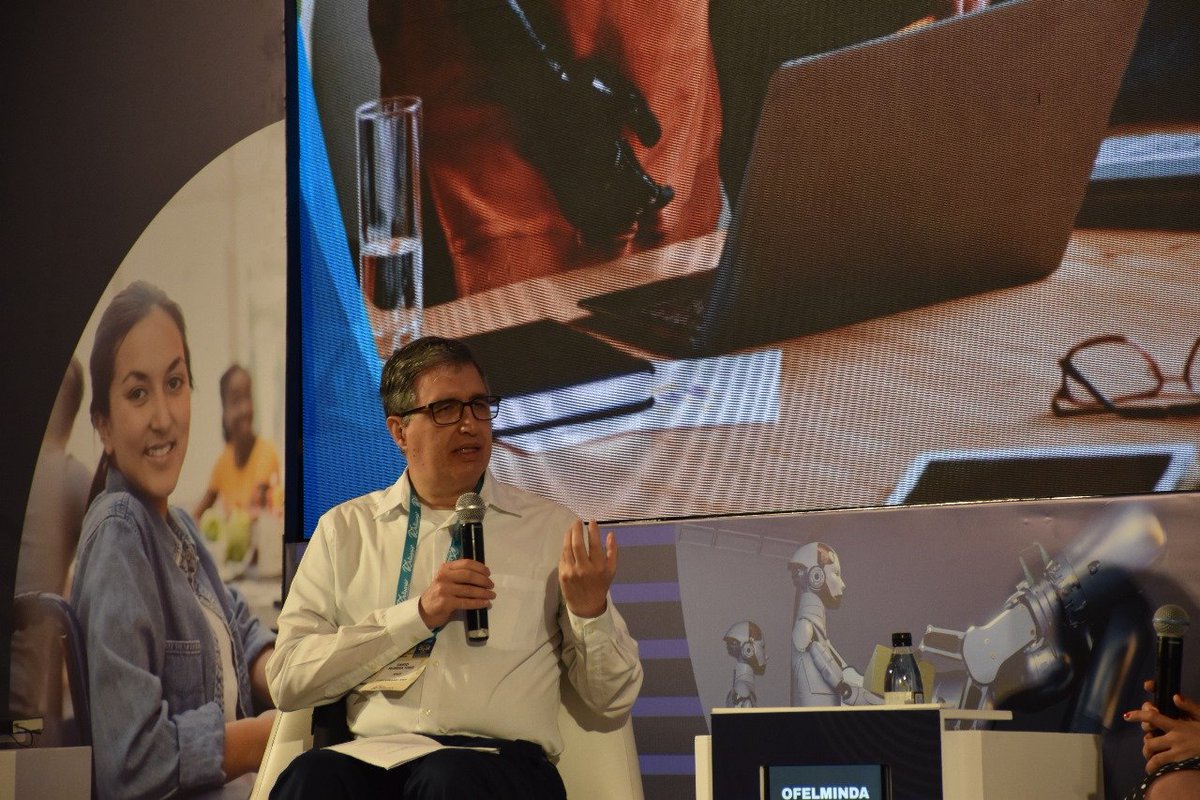 ANDI_Colombia's tweet photo. 🤝Conversamos sobre “Inclusión laboral de personas con discapacidad: retos y oportunidades en la reforma laboral”, en el panel que modera Darío Múnera, Director de la VP de Asuntos Jurídicos de la ANDI.
#SSTANDI https://t.co/vK2t2OhP64