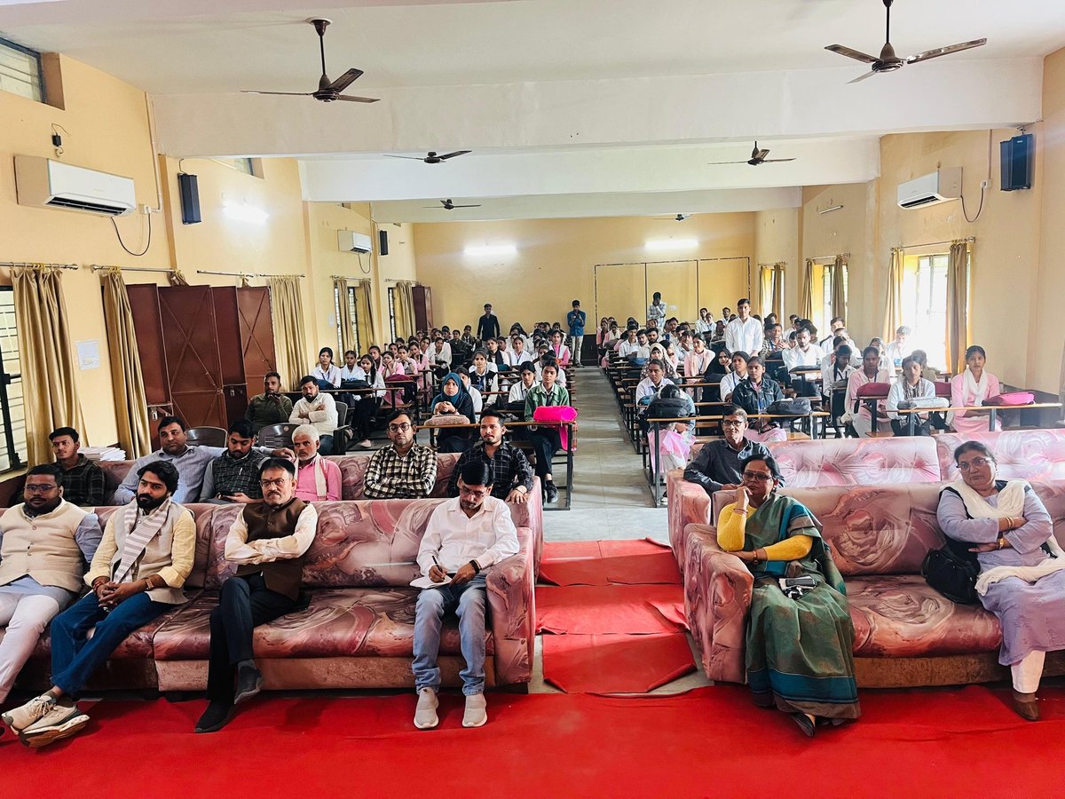 Abvp4Awadh's tweet image. अभाविप जिले के जनेस्मा पी. जी. कॉलेज इकाई द्वारा &quot;जनजाति गौरव दिवस&quot; के उपलक्ष्य में आयोजित संगोष्ठी को प्रांत मंत्री श्री पुष्पेंद्र बाजपेई ने संबोधित किया। 

 #JanjatiyaGauravDiwas