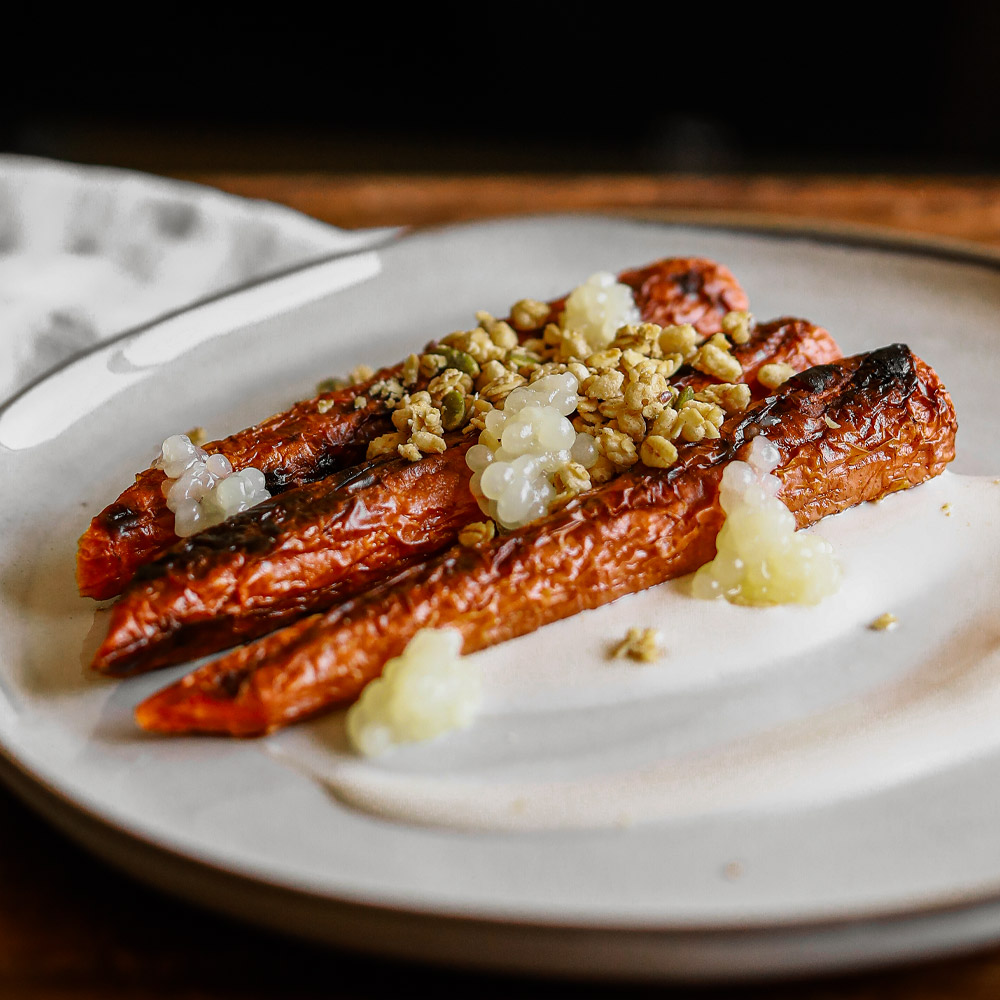 spherificator's tweet image. Charred carrots topped with lemon pearls and crunchy grains 🥕🍋Sweet, smoky, tangy, and crisp, this dish is proof that vegetables can steal the show. #RoastedCarrots #LemonPearls #Spherificator #PlantBasedPerfection #GourmetVegetables #FoodieInspo #VibrantFlavors #PearlsOfFlavor