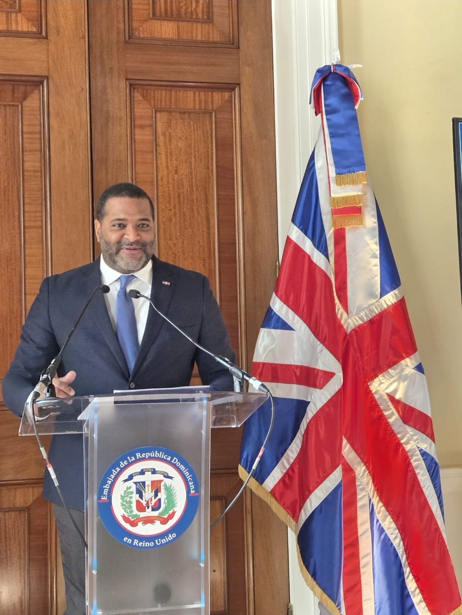 DGAPPRD's tweet image. En la Semana Dominicana en el Reino Unido, el director ejecutivo de la DGAPP, Andrés Lugo Risk, expuso los proyectos y oportunidades que presenta nuestro país que se pueden desarrollar bajo el esquema de APP, ante inversionistas y representantes empresariales de ambos Estados.