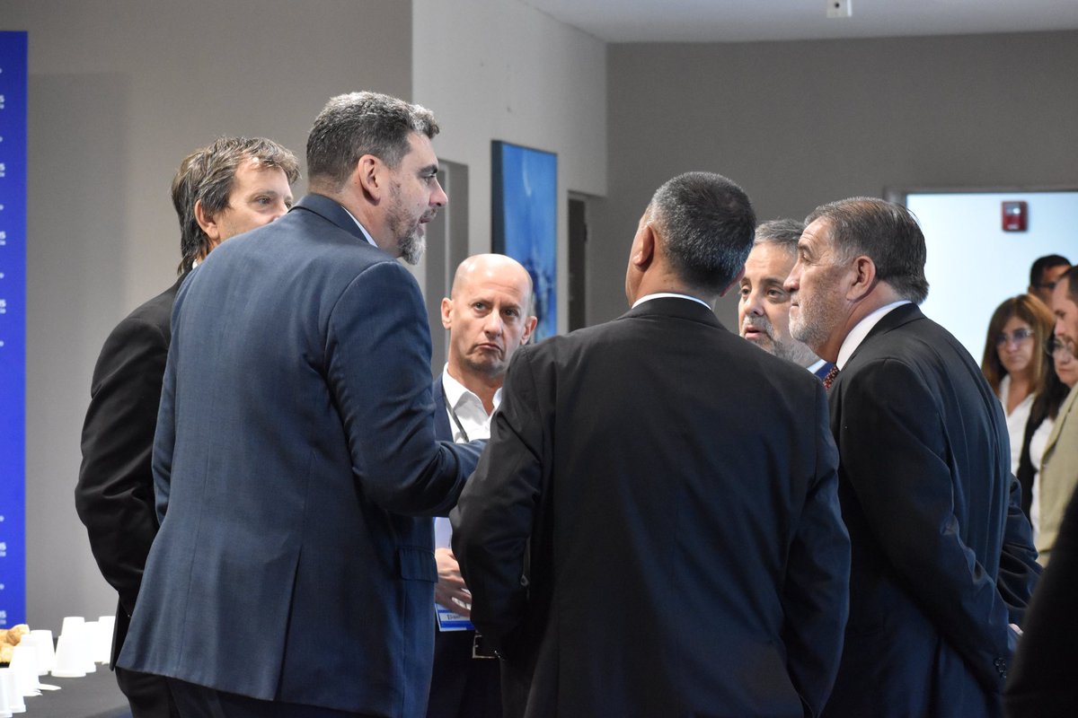 MartinKerchner's tweet photo. Hoy estamos en San Luis junto a la comisión RIMI, presidida por @germanvicchi, participando del Parlamento de Cuyo, un espacio donde Mendoza, San Juan y San Luis trabajamos juntos para resolver problemas comunes.

Acá se discuten cosas muy concretas para la vida diaria: mejores rutas entre provincias, más seguridad en los pasos fronterizos, acuerdos productivos para nuestros trabajadores y reglas claras que nos permitan crecer como región.

Estos encuentros son clave para seguir empujando juntos el desarrollo de todo Cuyo.