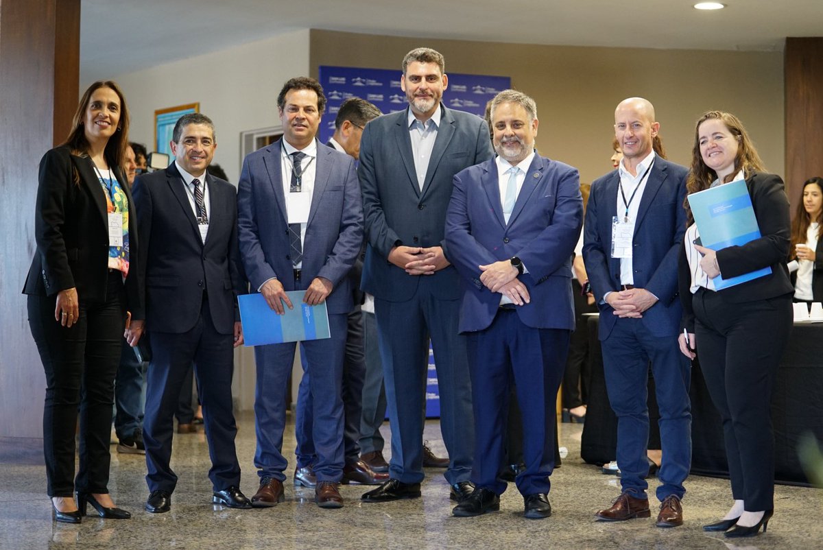 Hoy estamos en San Luis junto a la comisión RIMI, presidida por <a href="/germanvicchi/">German Adolfo Vicchi</a>, participando del Parlamento de Cuyo, un espacio donde Mendoza, San Juan y San Luis trabajamos juntos para resolver problemas comunes.

Acá se discuten cosas muy concretas para la vida diaria: mejores