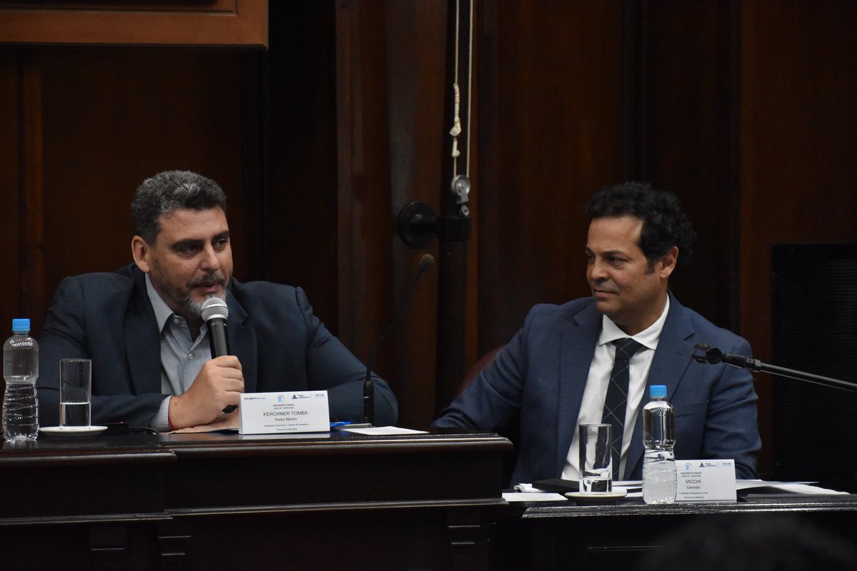 MartinKerchner's tweet photo. Hoy estamos en San Luis junto a la comisión RIMI, presidida por @germanvicchi, participando del Parlamento de Cuyo, un espacio donde Mendoza, San Juan y San Luis trabajamos juntos para resolver problemas comunes.

Acá se discuten cosas muy concretas para la vida diaria: mejores rutas entre provincias, más seguridad en los pasos fronterizos, acuerdos productivos para nuestros trabajadores y reglas claras que nos permitan crecer como región.

Estos encuentros son clave para seguir empujando juntos el desarrollo de todo Cuyo.