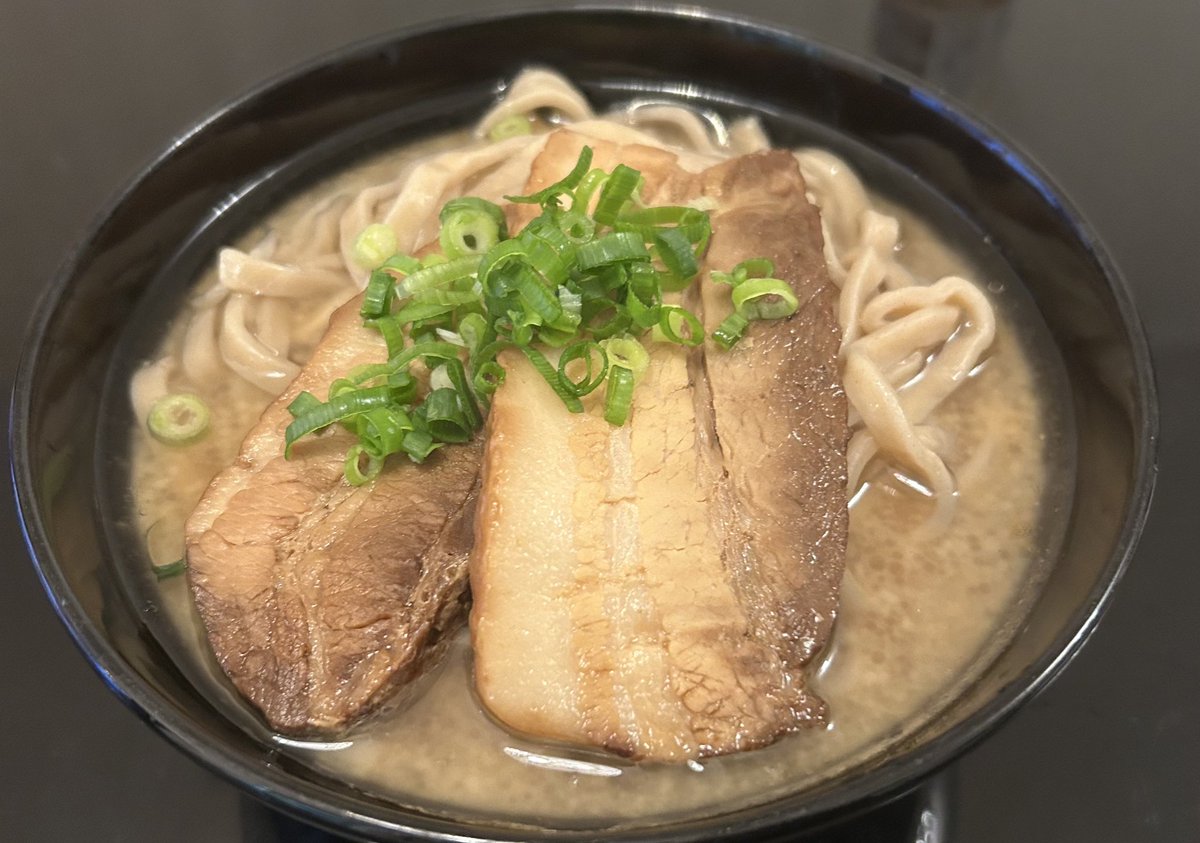 セブンで豚山スープ、極太麺、焼豚揃えて、ほぼ豚山再現