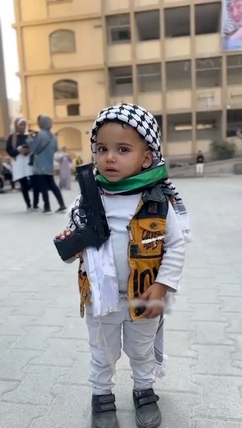 aryeshalicar's tweet image. Kindesmissbrauch in Gaza!
Wer seine Kinder zu Mördern und Terroristen erzieht, ist ein Kindermörder.
Punkt.