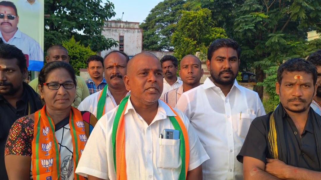 Kailasamsriniv2's tweet photo. నెల్లూరు జిల్లా,ఇందుకూరుపేట మండలం లో సంబరాలు...
ప్రధానమంత్రి శ్రీ @narendramodi గారి నేతృత్వంలో దేశం అన్ని రంగాల్లో ముందుకు తీసుకువెళ్లుతున్న తరుణంలో, ప్రజలు ఎక్కడ ఎన్నికలు జరిగిన ఎన్డీయే కూటమికే పట్టం.
#NationwithNamo
#BiharElection2025 https://t.co/tE2IifvDjw