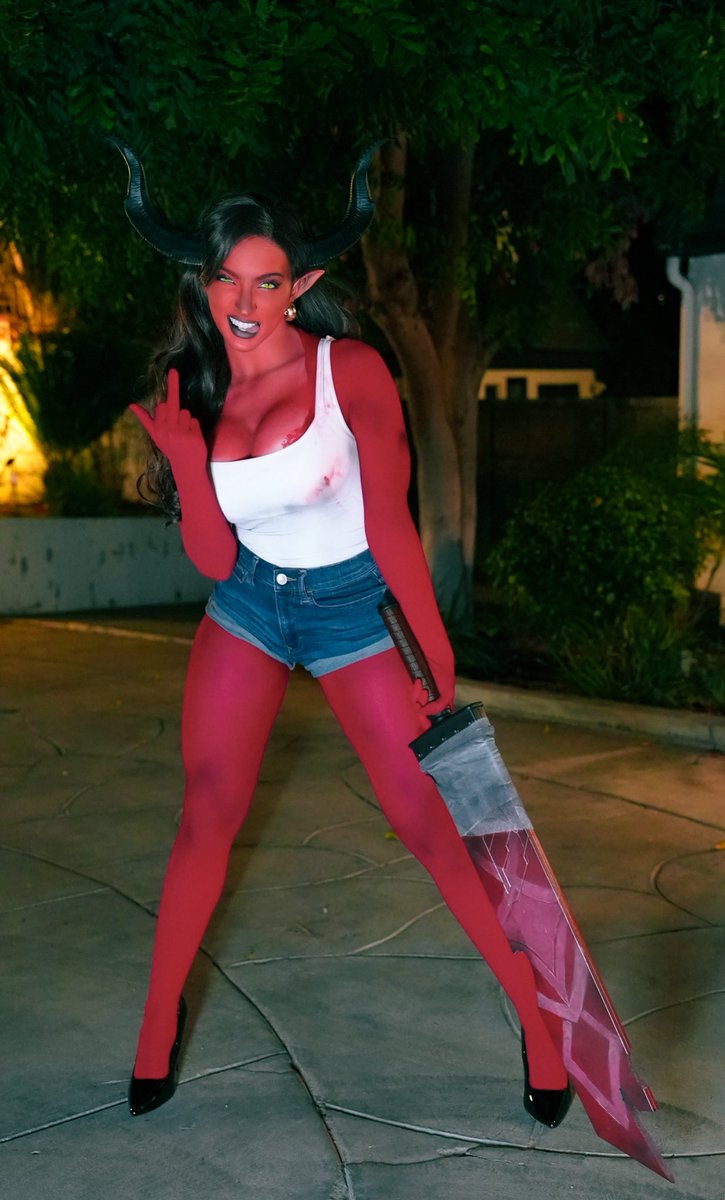 Missbricosplay's tweet image. finally cosplayed best girl #malevola #dispatch